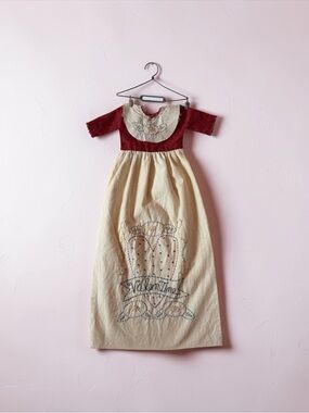 VINTAGE HANDMADE VALENTINE EMBROIDERED OVEN DOOR DRESS TOWEL